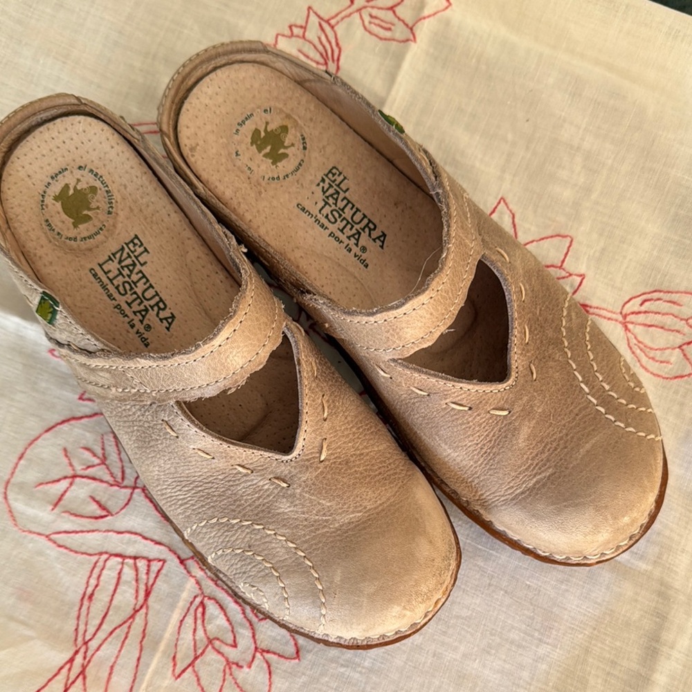 El Naturalista Tan Mules with Adjustable Straps